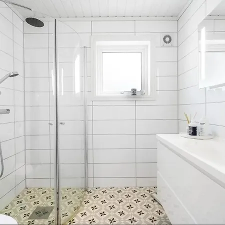 Big, Family-Friendly Summer House With Sea View