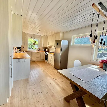Big, Family-Friendly Summer House With Sea View Ferienhaus *