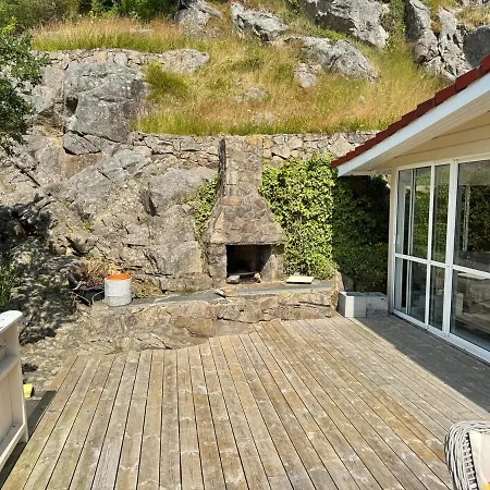 Big, Family-Friendly Summer House With Sea View *