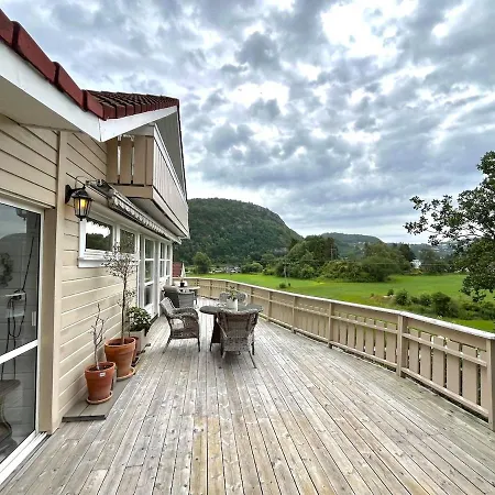 Big, Family-Friendly Summer House With Sea View Ferienhaus *