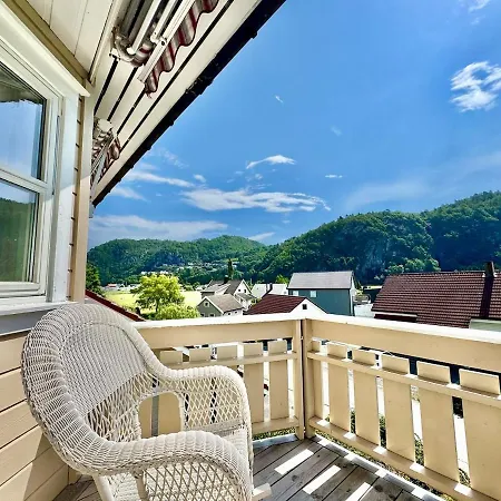 Big, Family-Friendly Summer House With Sea View *